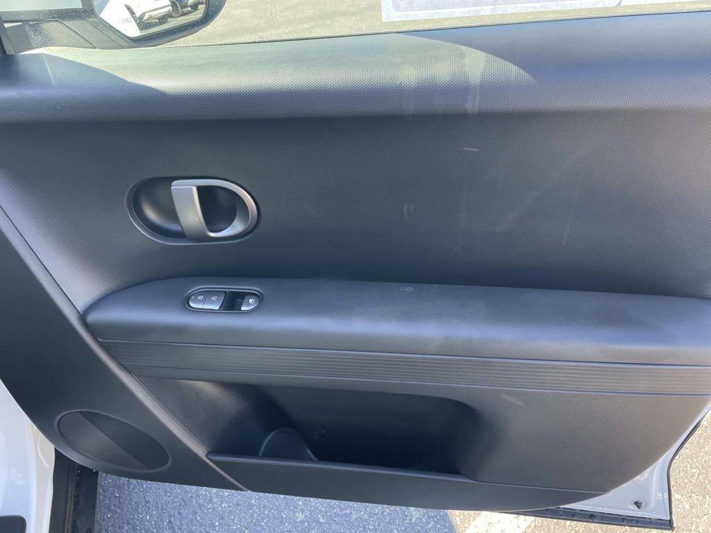 Certified 2025 Hyundai Ioniq 5 SE image 26