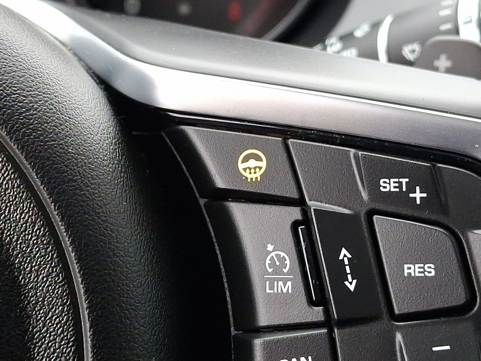 Used 2020 Jaguar E-PACE SE image 26