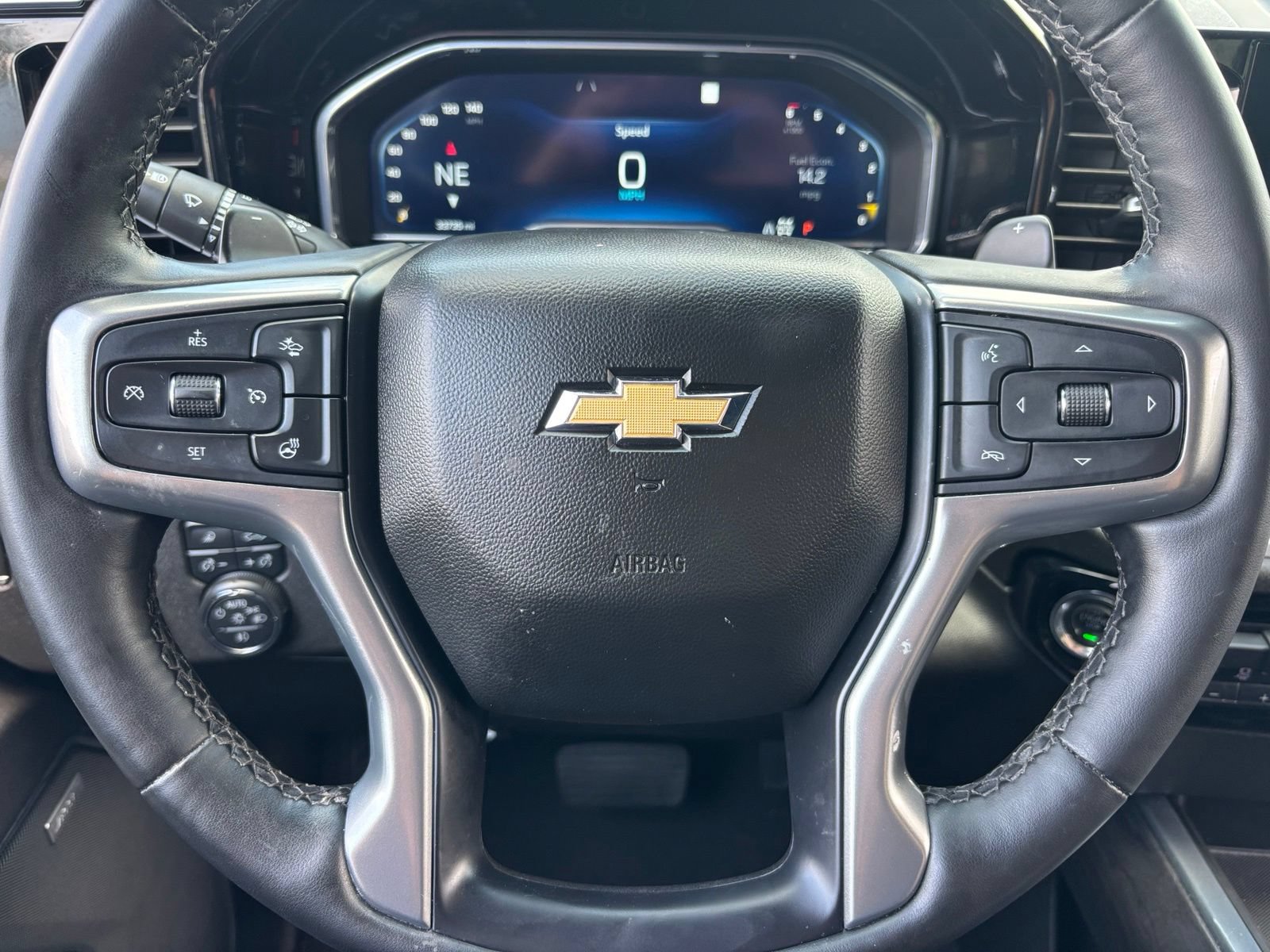 Used 2023 Chevrolet Silverado 1500 LTZ w/ LTZ Premium Package AWD/4WD image 28