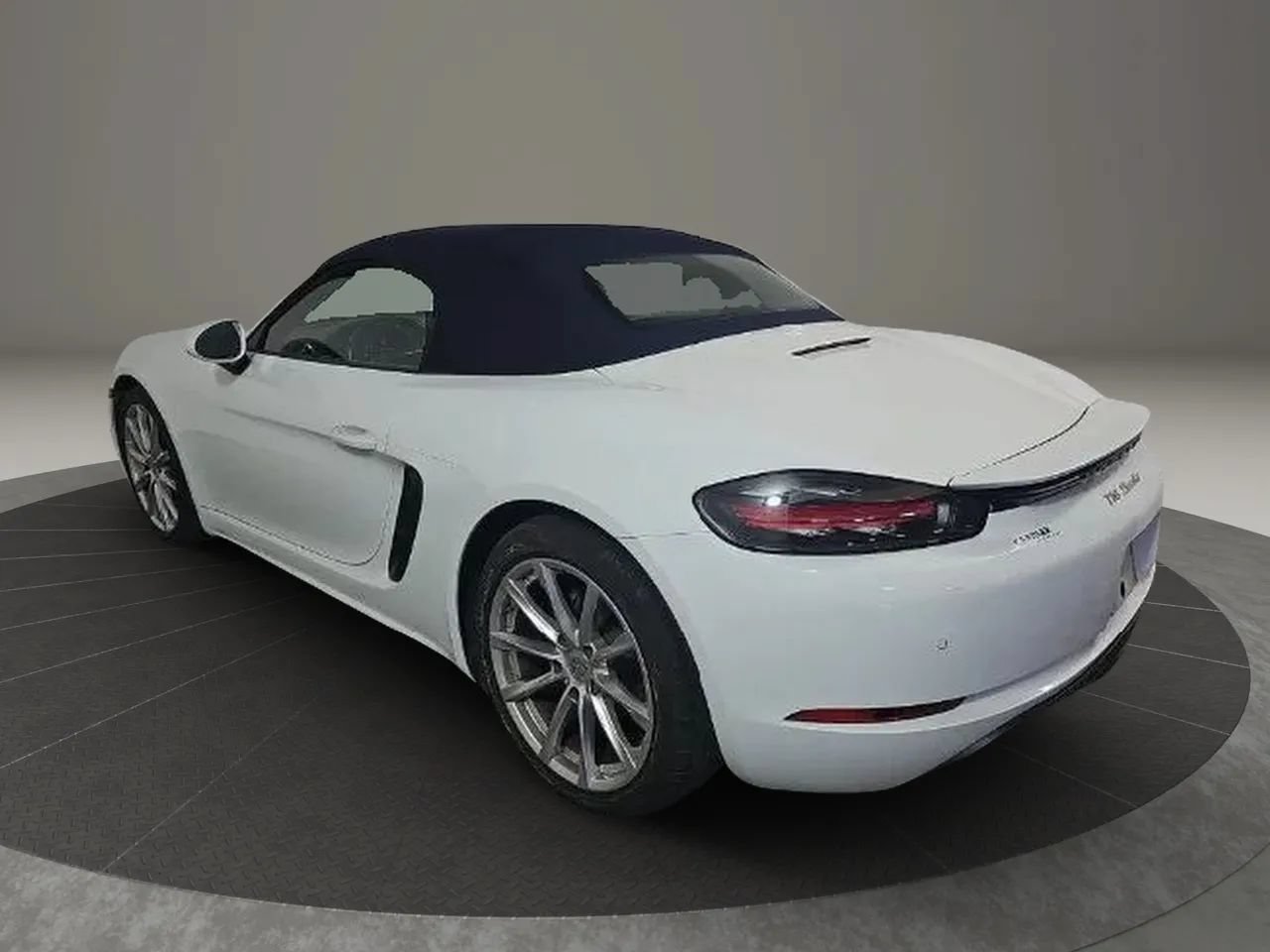 Used 2020 Porsche 718 Boxster RWD image 4
