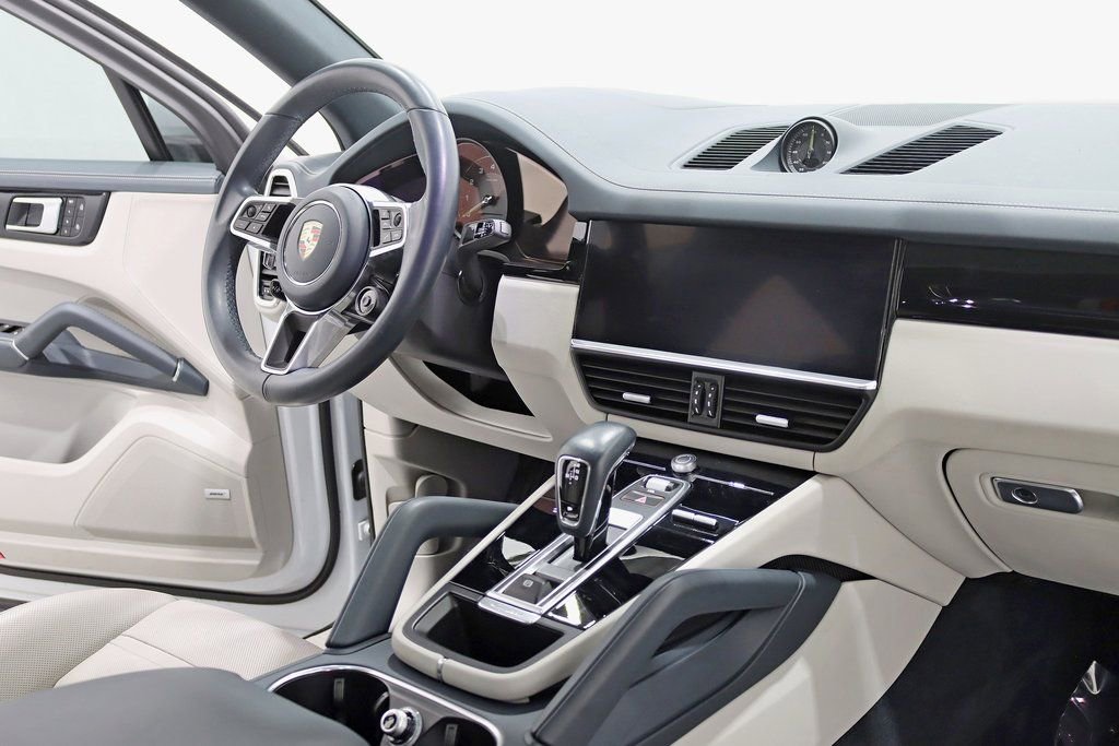 Used 2023 Porsche Cayenne image 35