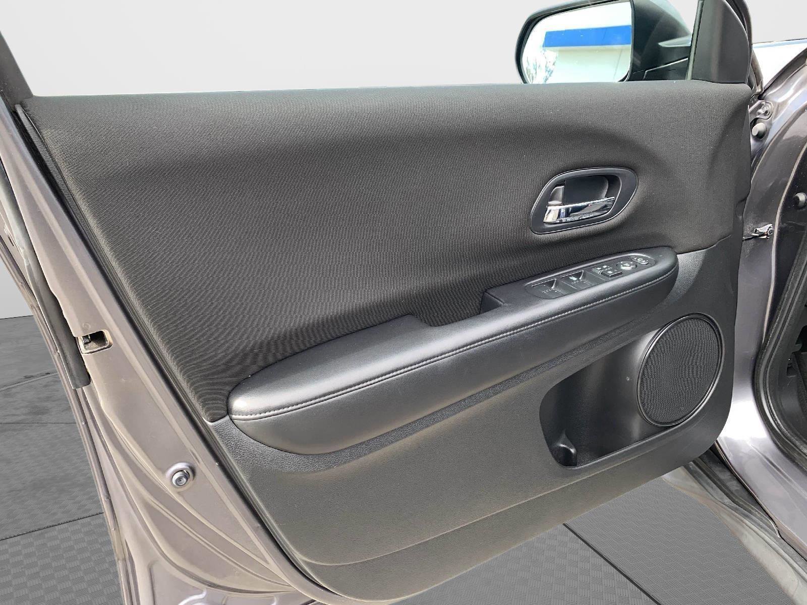 Used 2016 Honda HR-V LX image 11