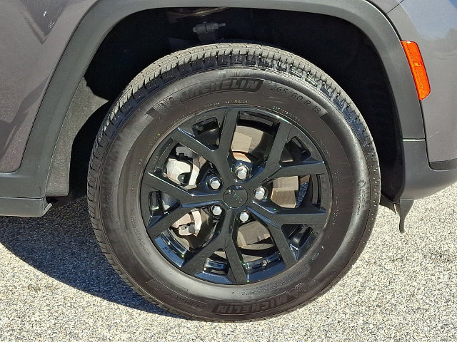 Used 2025 Jeep Grand Cherokee L Altitude AWD/4WD image 11