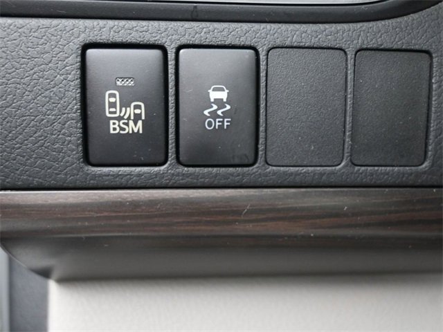 Used 2016 Toyota Camry XLE image 21