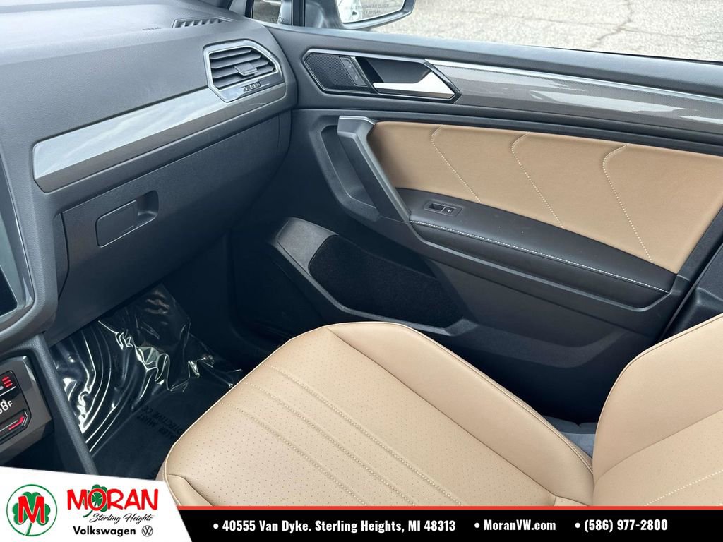 Used 2024 Volkswagen Tiguan SE R-Line AWD/4WD image 35