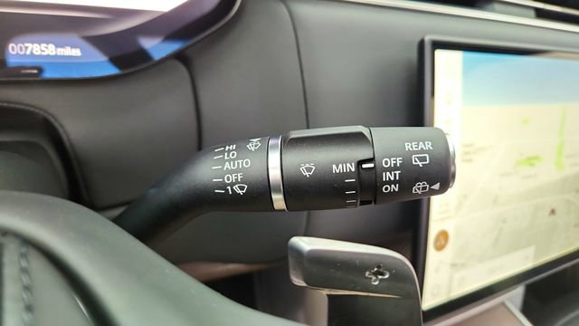 Used 2025 Land Rover Range Rover SE image 41