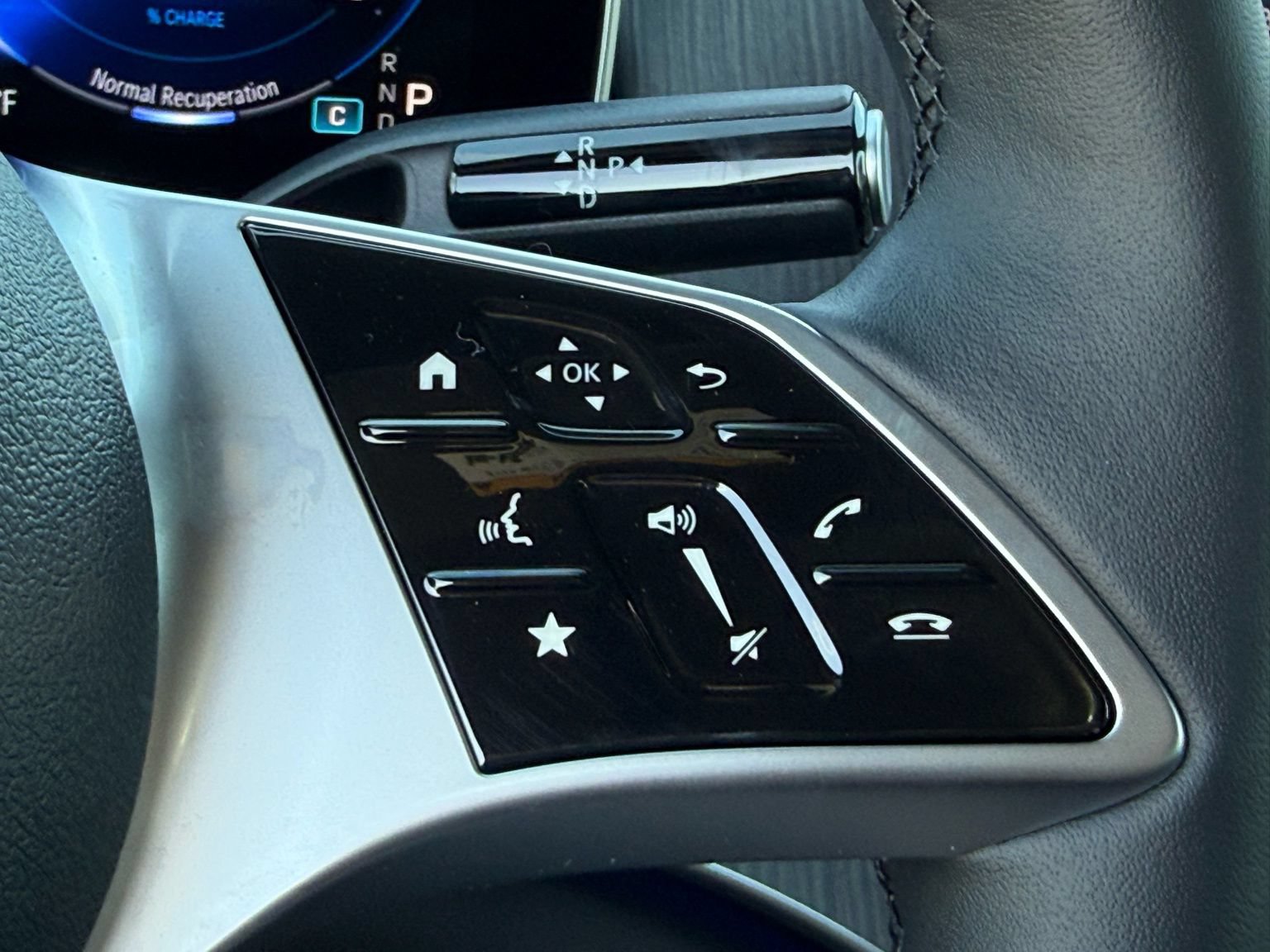 New 2026 Mercedes-Benz EQE 320 4MATIC SUV image 21