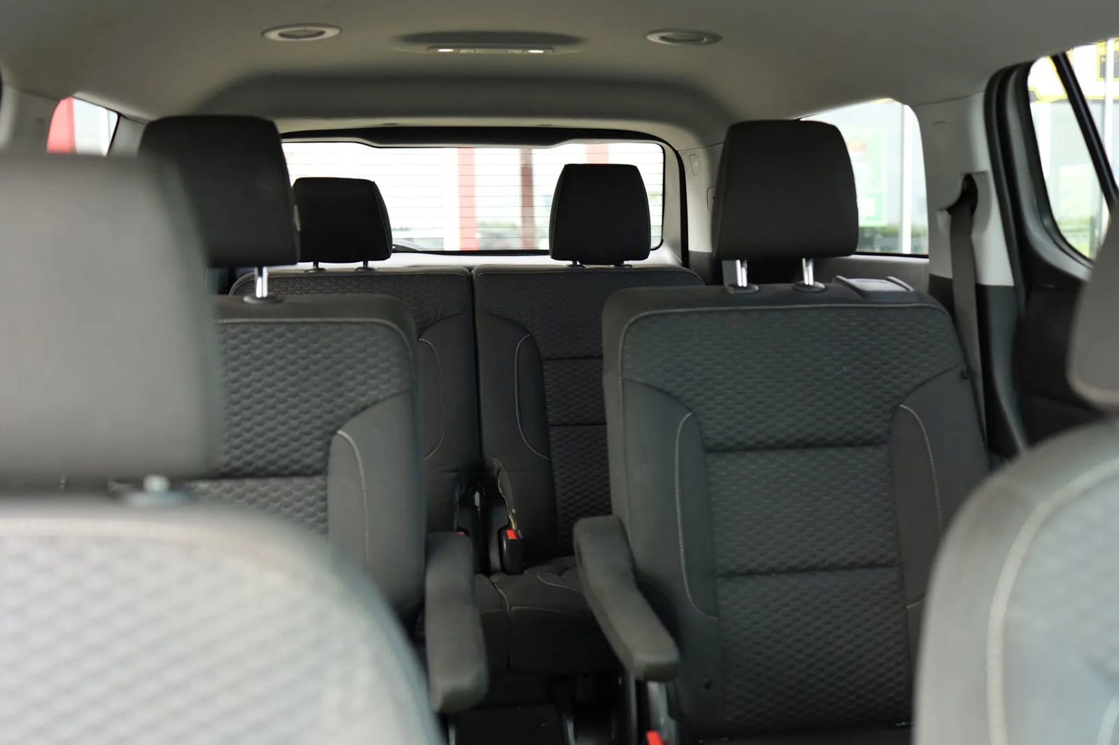 Used 2018 GMC Acadia SLE w/ LPO, Black Accent Package image 40