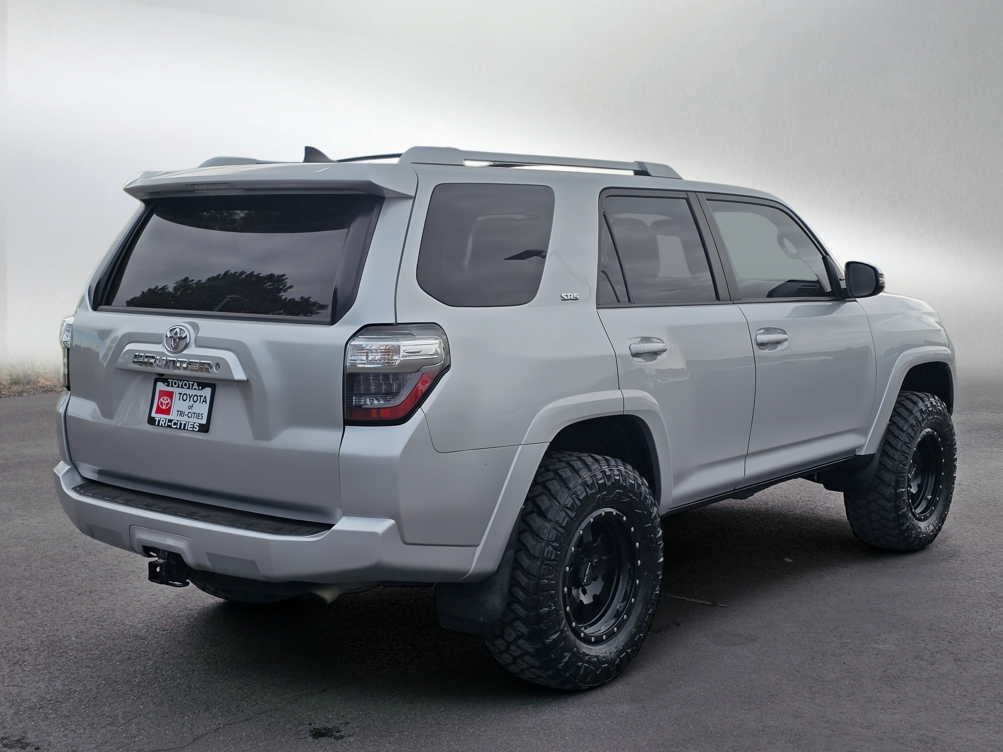 Used 2018 Toyota 4Runner SR5 Premium AWD/4WD image 5
