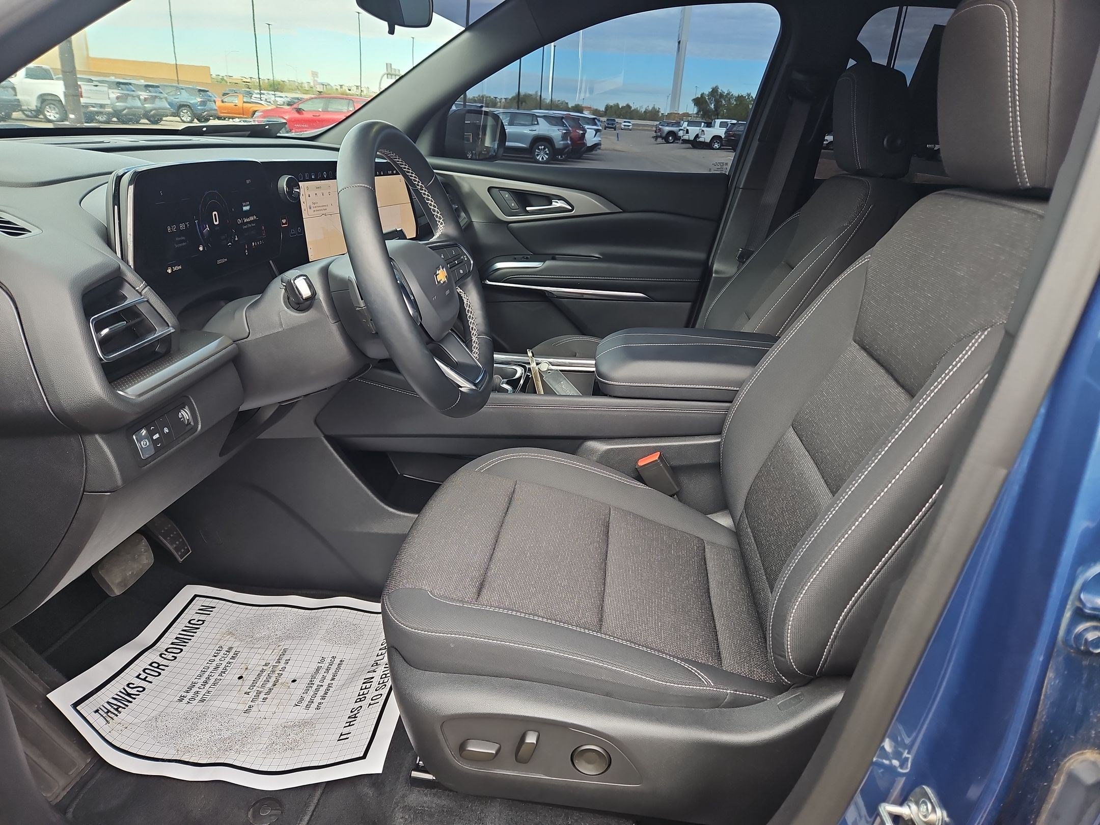 Used 2025 Chevrolet Traverse LT FWD image 24