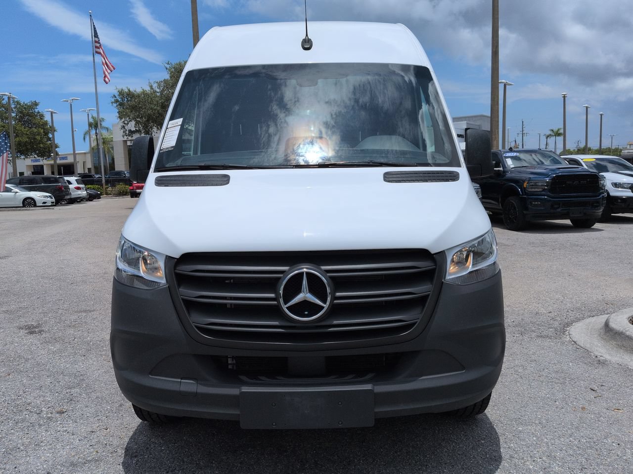 Used 2025 Mercedes-Benz Sprinter 2500 image 3