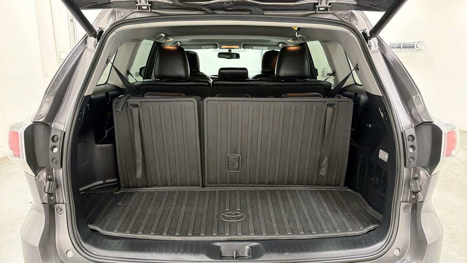 Certified 2016 Toyota Highlander XLE AWD/4WD image 29