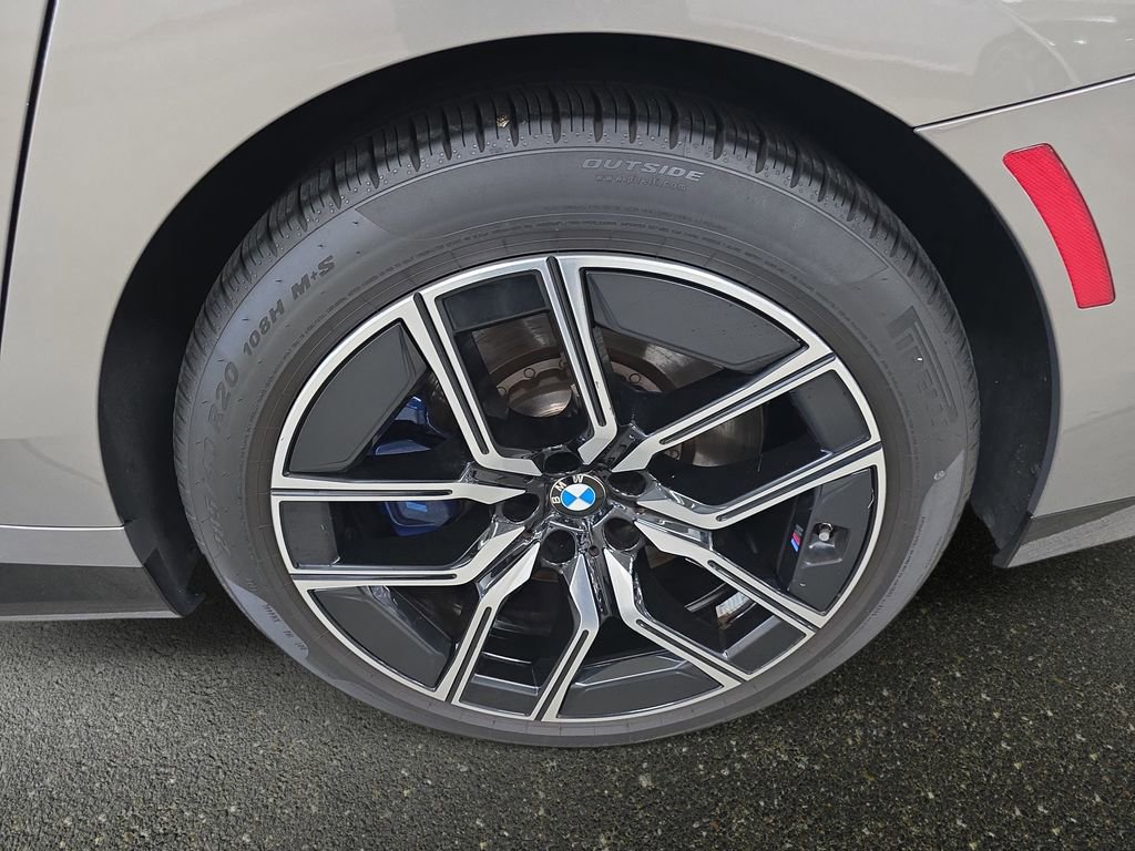 Certified 2023 BMW 760i xDrive image 32
