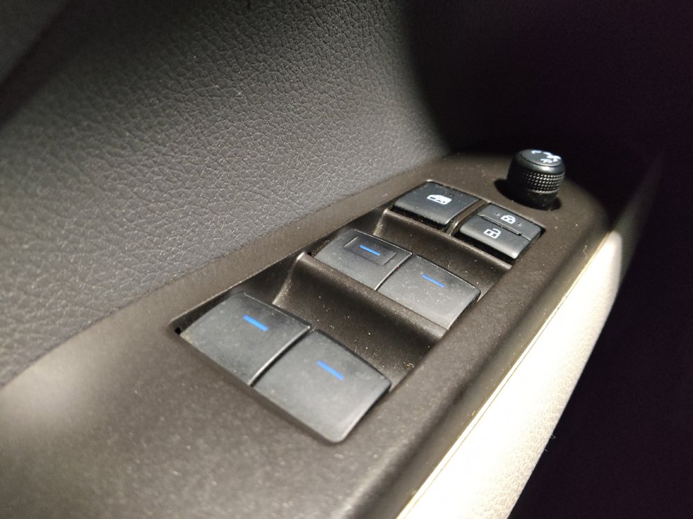 Used 2021 Toyota Camry LE FWD image 27