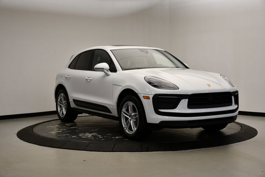 Certified 2025 Porsche Macan image 9