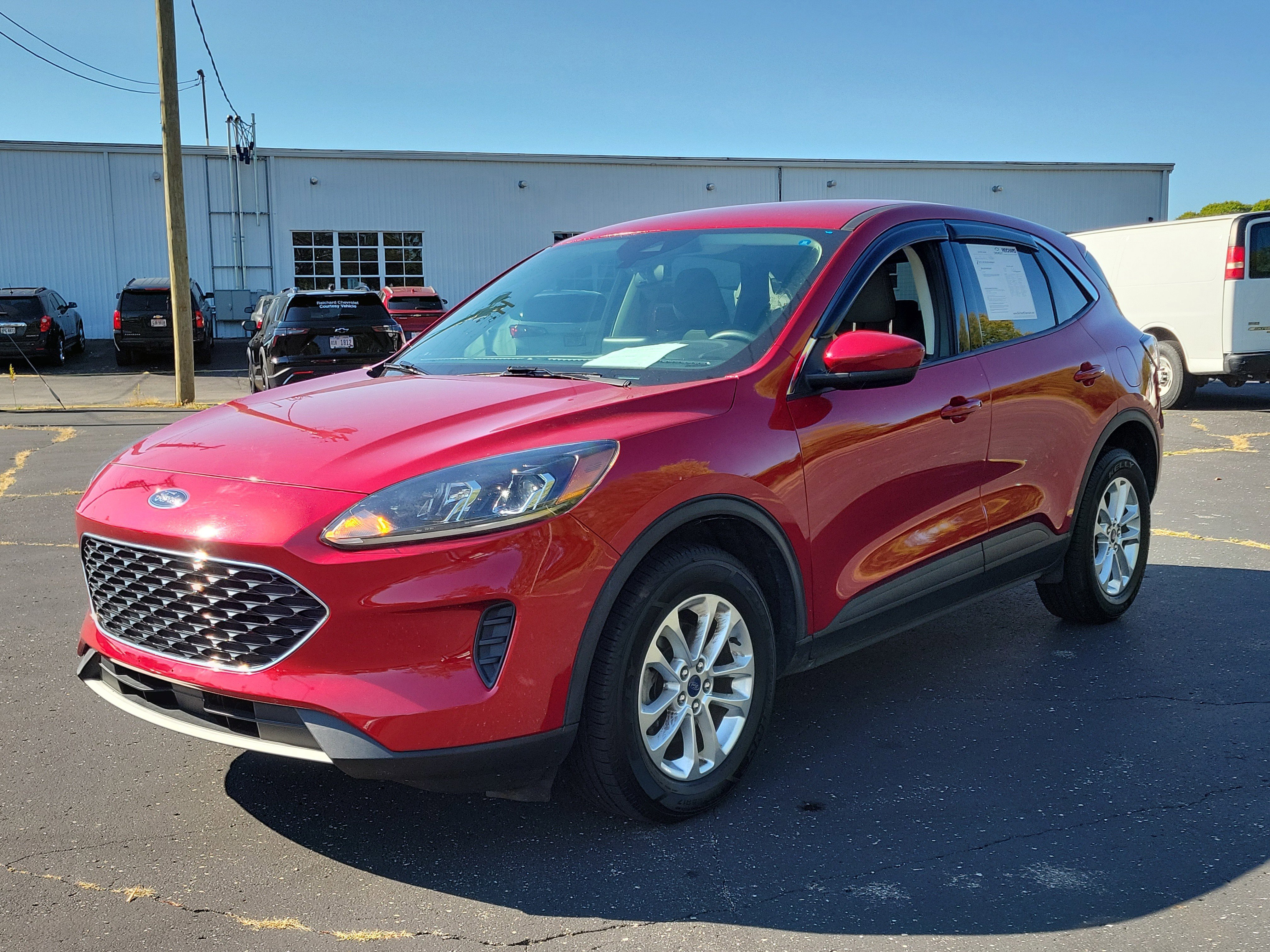 Used 2021 Ford Escape SE image 2