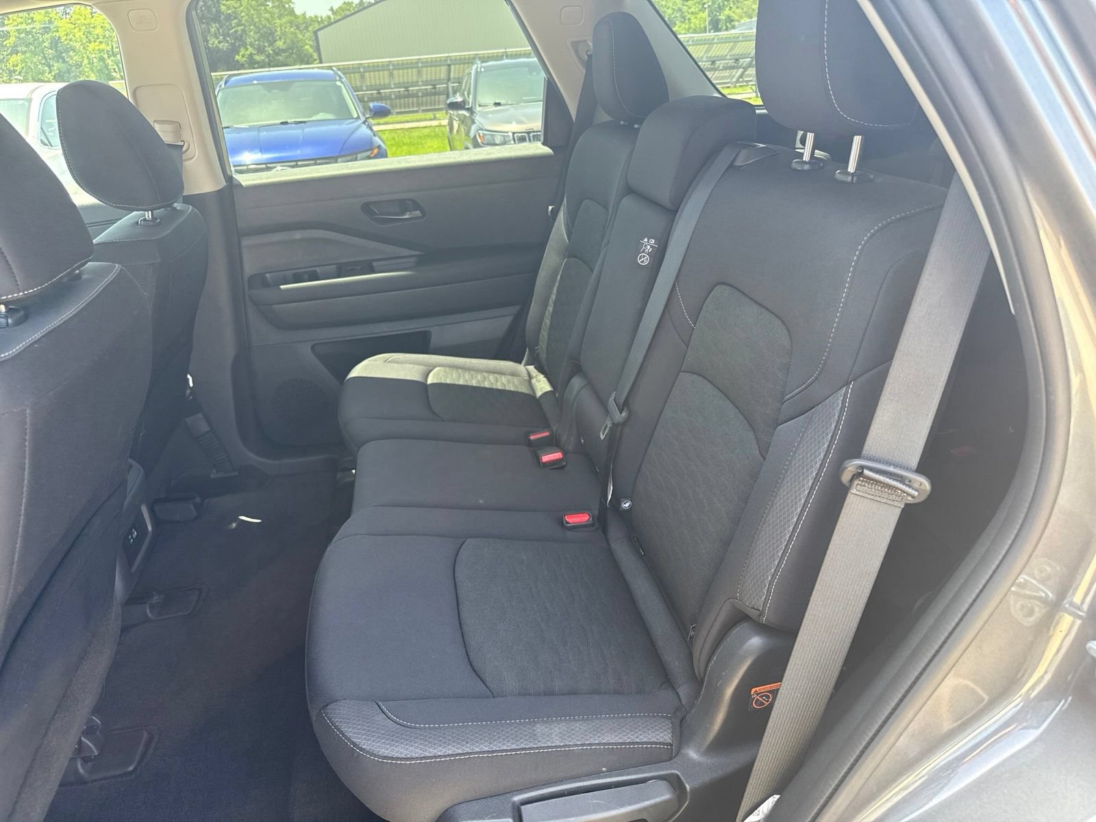 Used 2024 Nissan Pathfinder SV FWD image 8