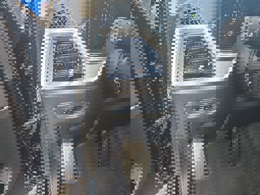 Used 2024 BMW X7 xDrive40i image 18