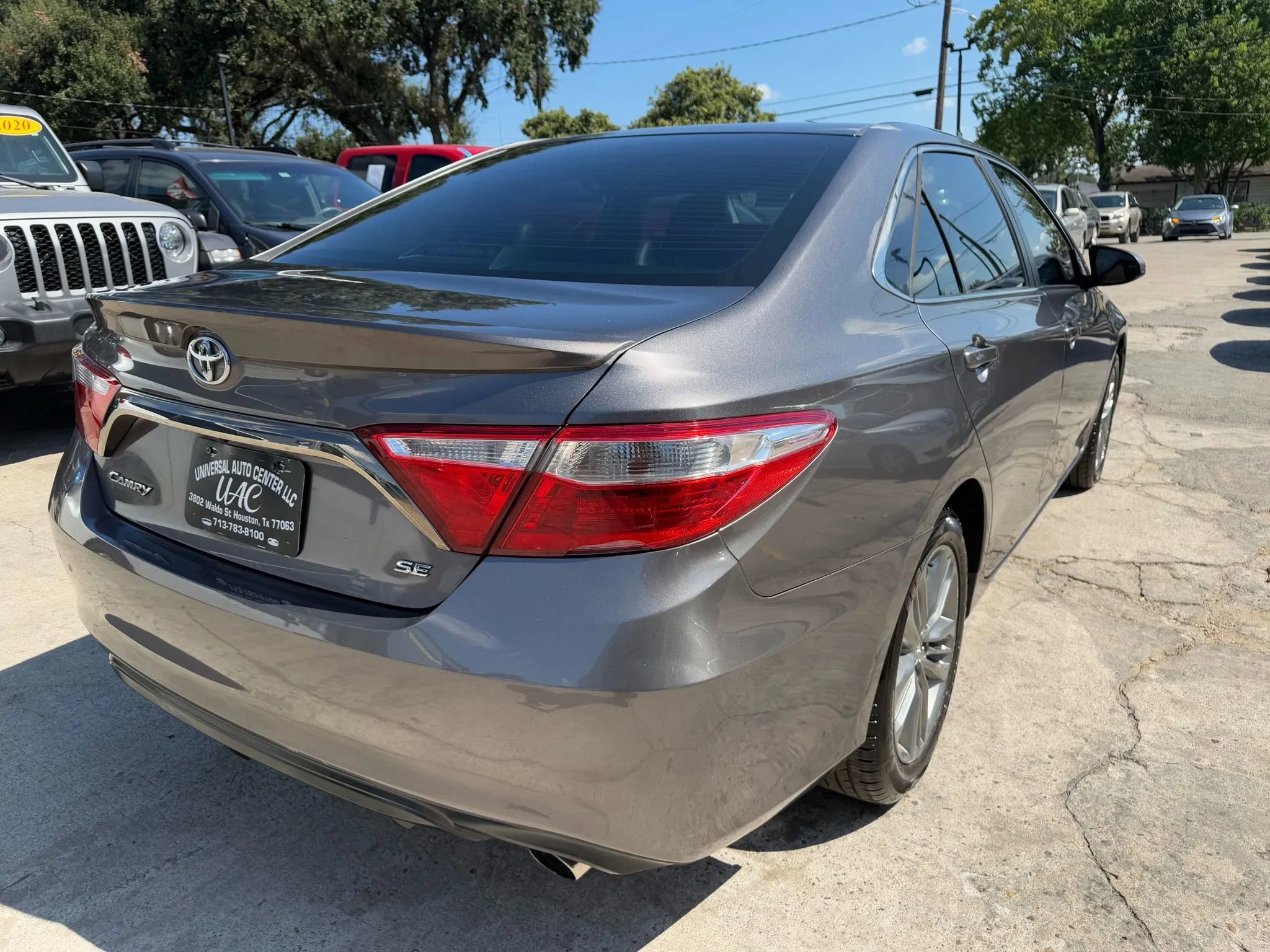 Used 2016 Toyota Camry SE image 7