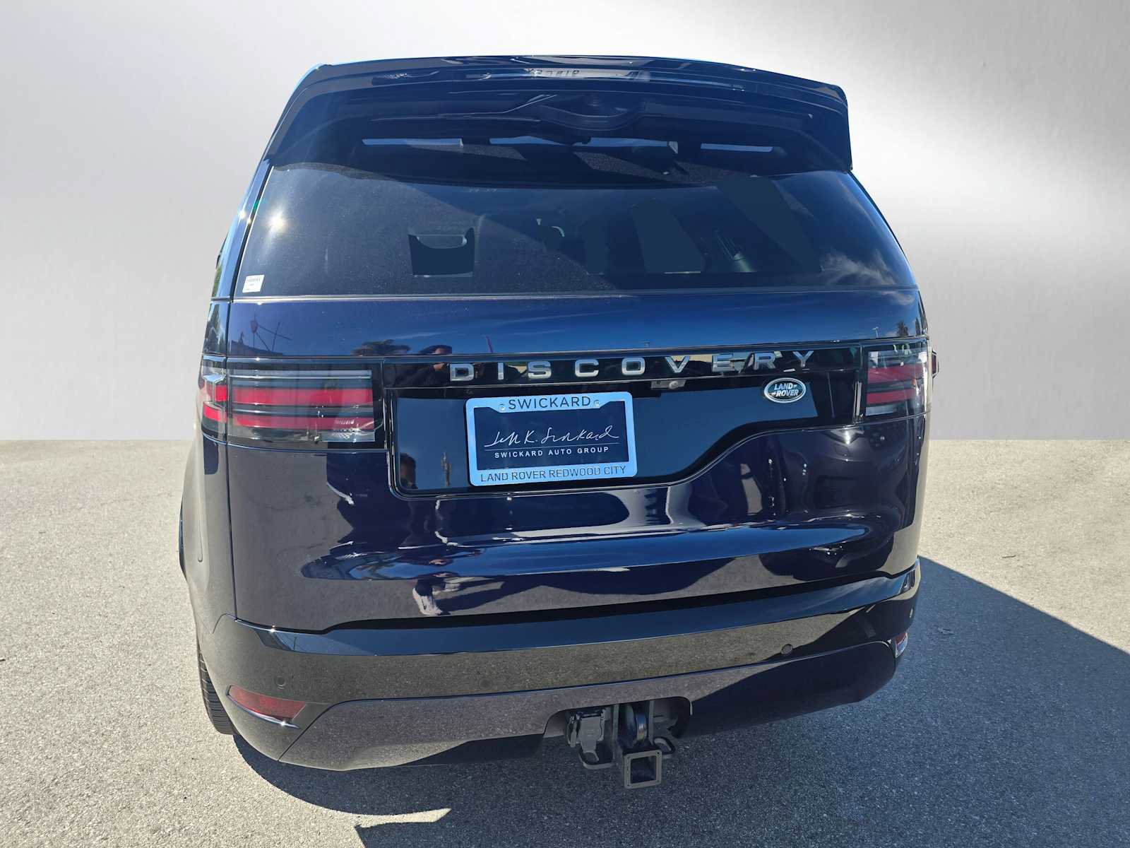 Used 2023 Land Rover Discovery S R-Dynamic image 4