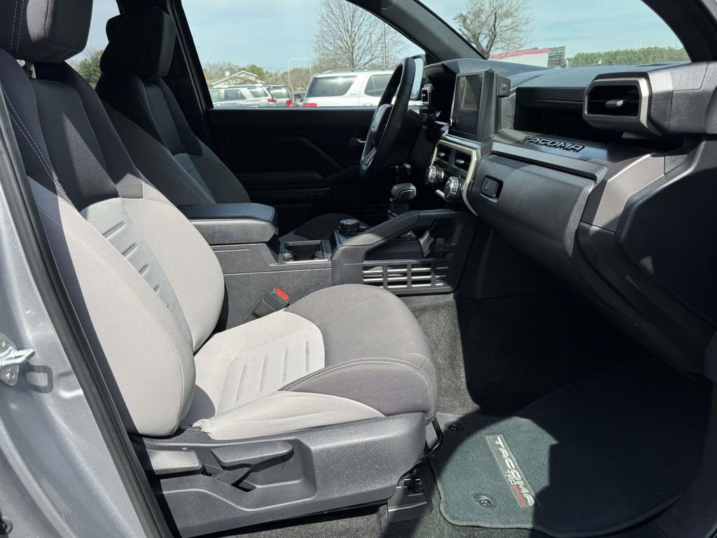 Used 2025 Toyota Tacoma TRD Off-Road AWD/4WD image 14