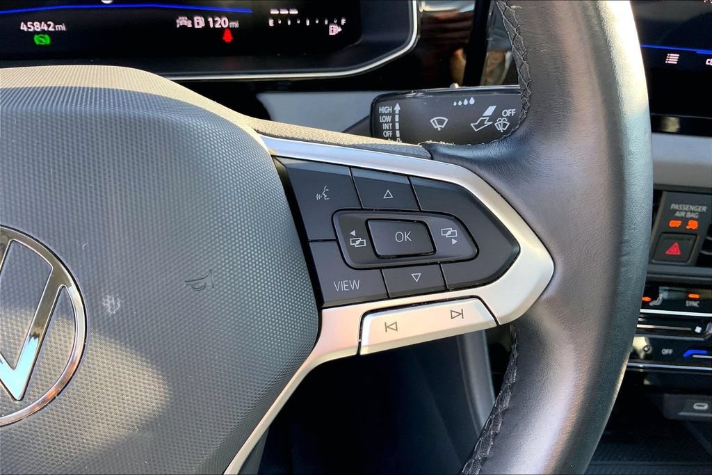 Certified 2025 Volkswagen Jetta SE FWD image 19