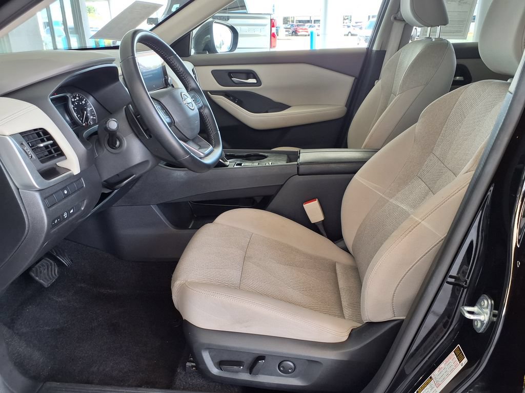 Used 2025 Nissan Rogue SV FWD image 18