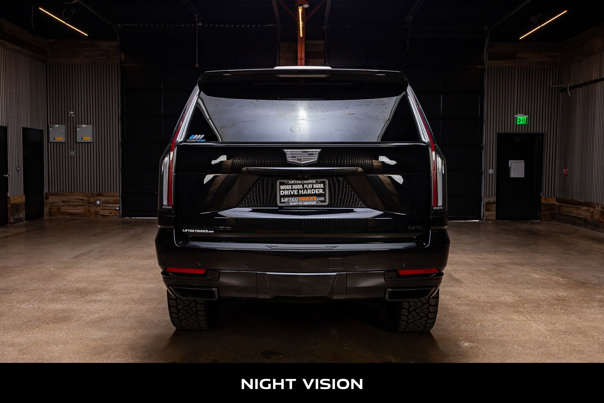 Used 2025 Cadillac Escalade ESV Sport Platinum w/ LPO, ONYX Package image 8