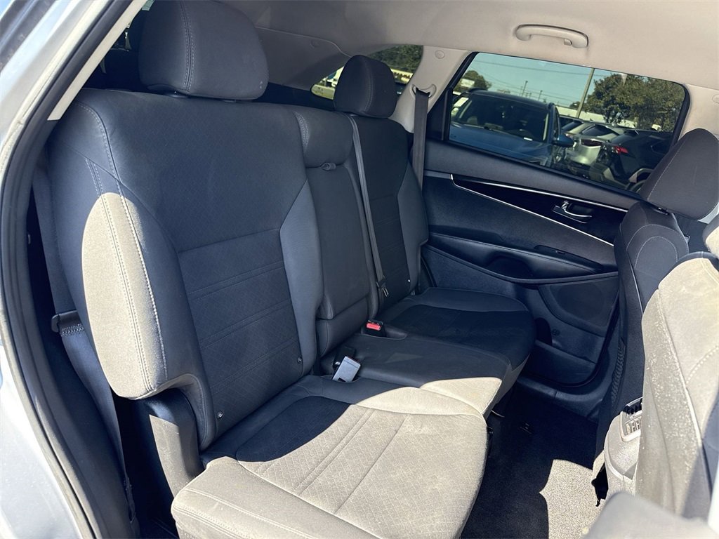 Used 2020 Kia Sorento LX image 23