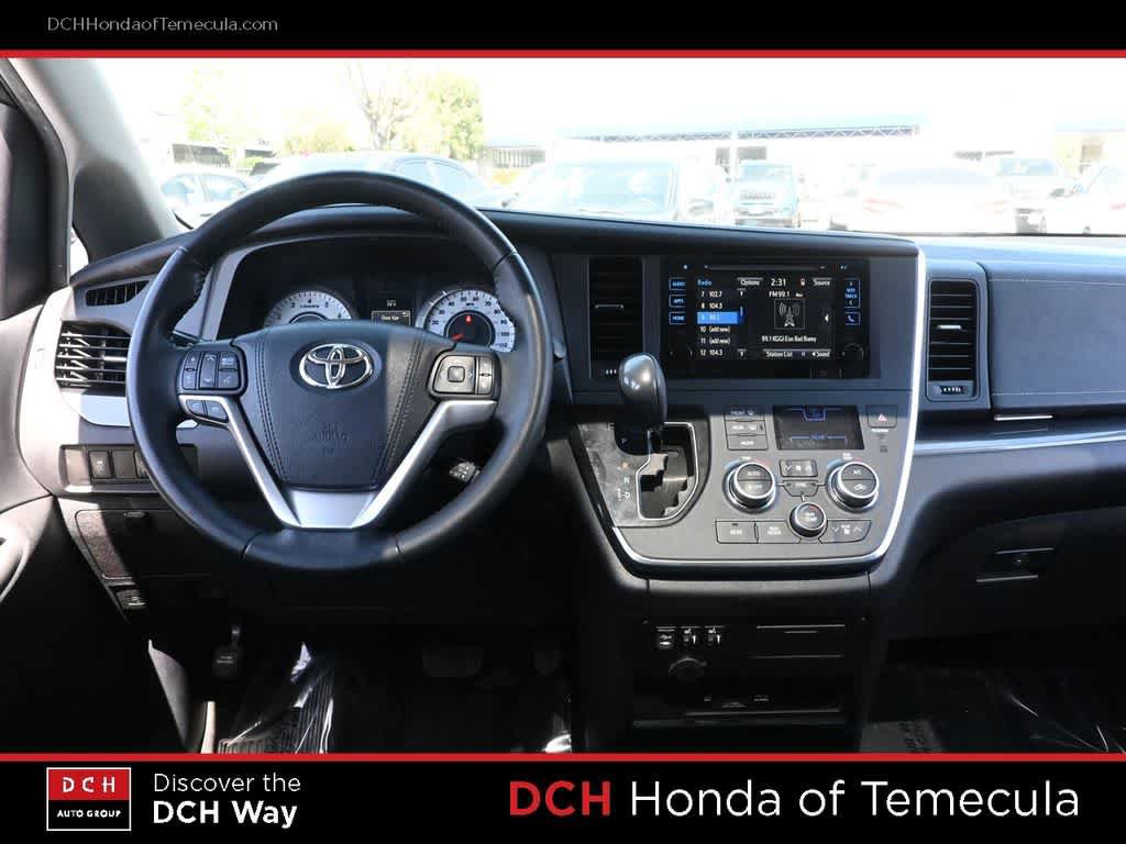 Used 2016 Toyota Sienna SE Premium image 8