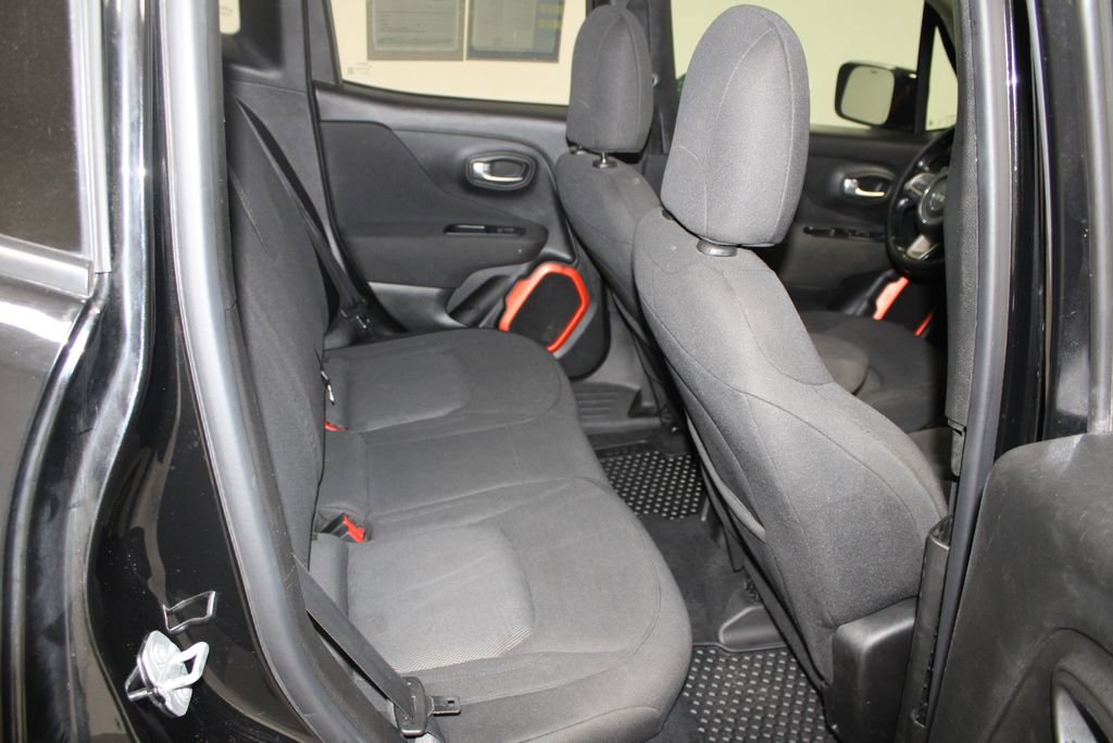 Used 2017 Jeep Renegade Latitude w/ Cold Weather Group image 25