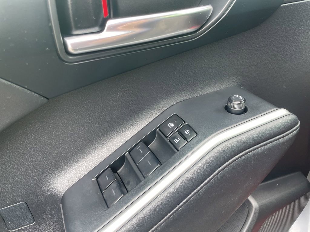 Used 2024 Toyota Highlander XLE AWD/4WD image 25
