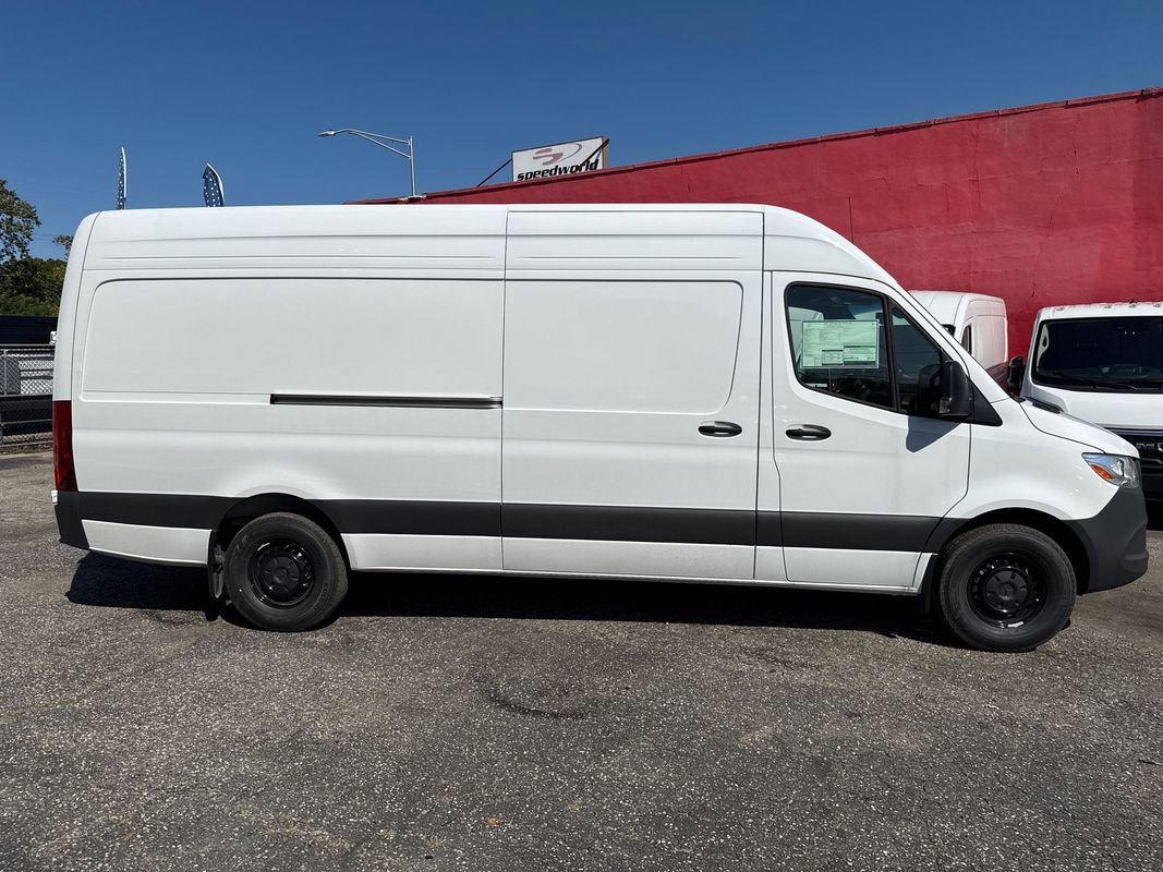 Used 2025 Mercedes-Benz Sprinter 2500 image 9