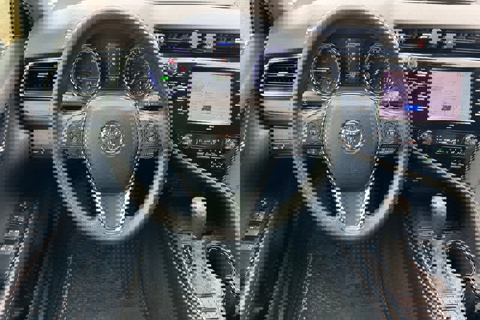 Used 2020 Toyota Camry LE image 16