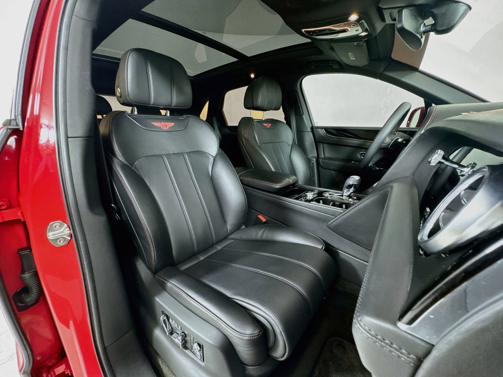 Certified 2019 Bentley Bentayga AWD/4WD image 28