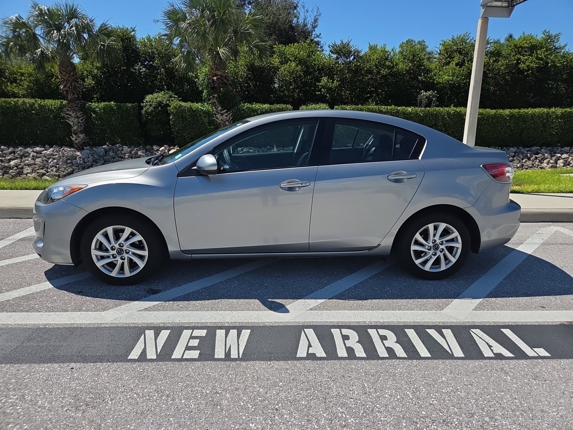 Used 2013 MAZDA MAZDA3 i Touring FWD image 3