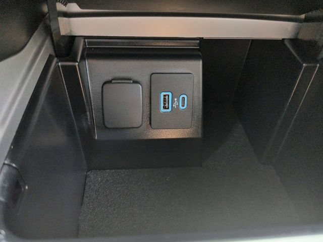 Used 2023 Ford Explorer XLT w/ Equipment Group 202A RWD image 24