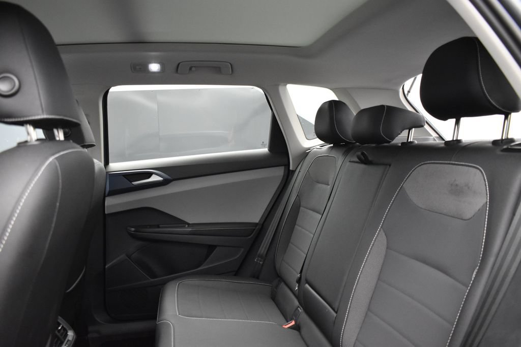 Used 2024 Volkswagen Taos SE FWD image 8