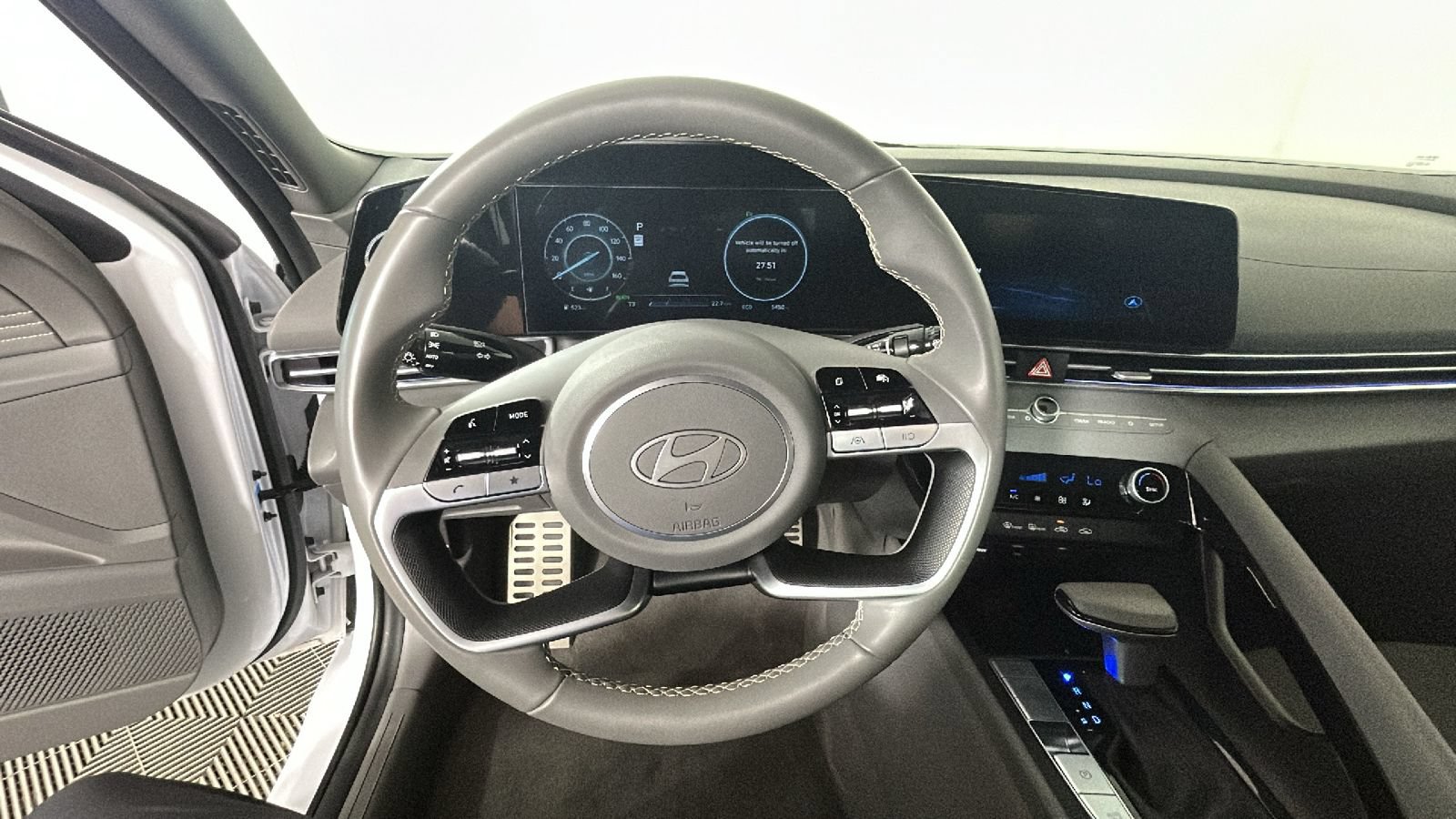 Certified 2025 Hyundai Elantra SEL FWD image 17