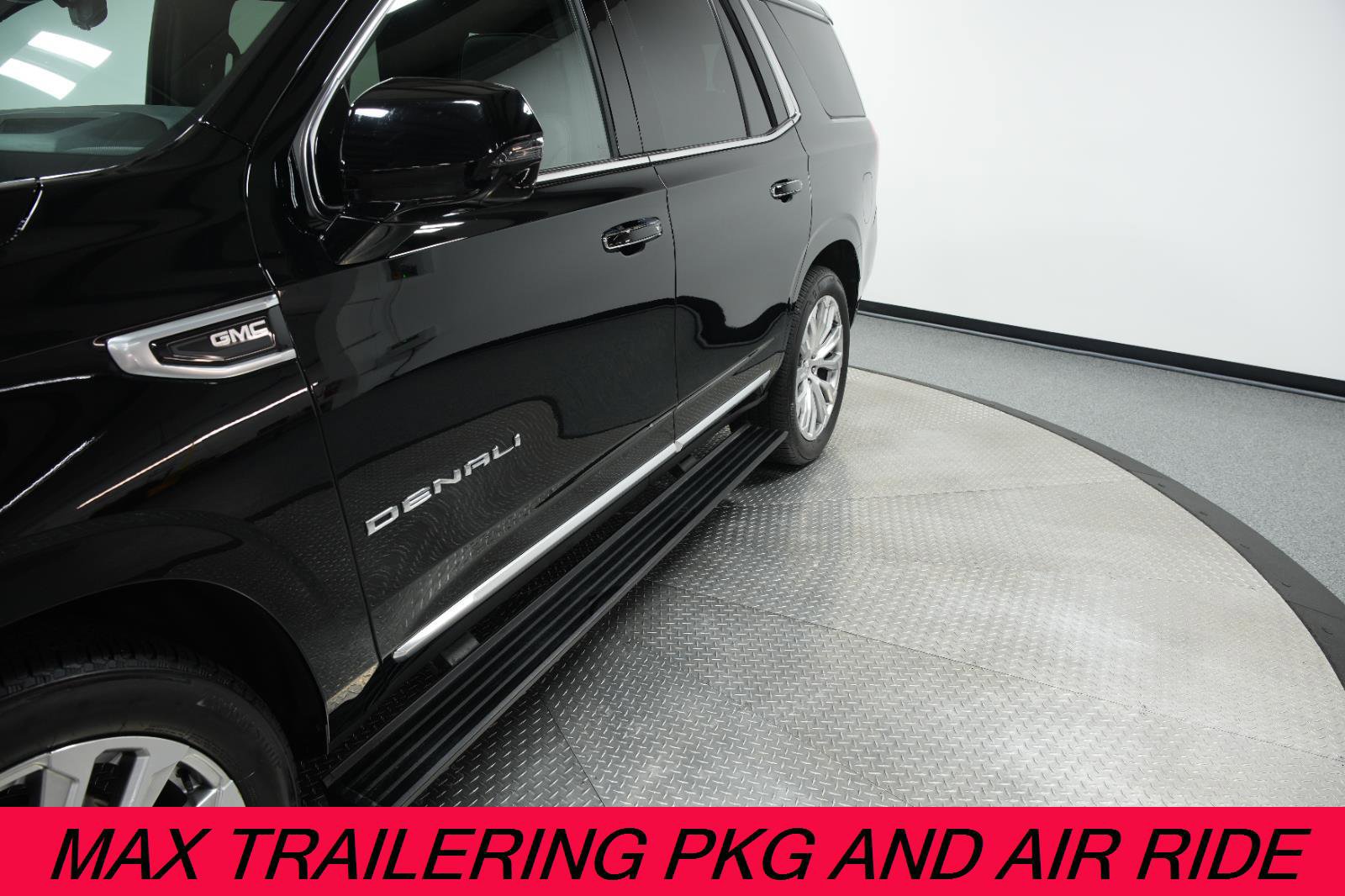 Used 2024 GMC Yukon Denali w/ Advanced Technology Package image 5