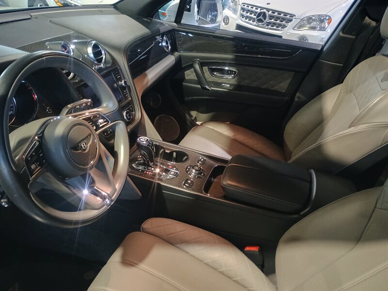 Used 2019 Bentley Bentayga image 25
