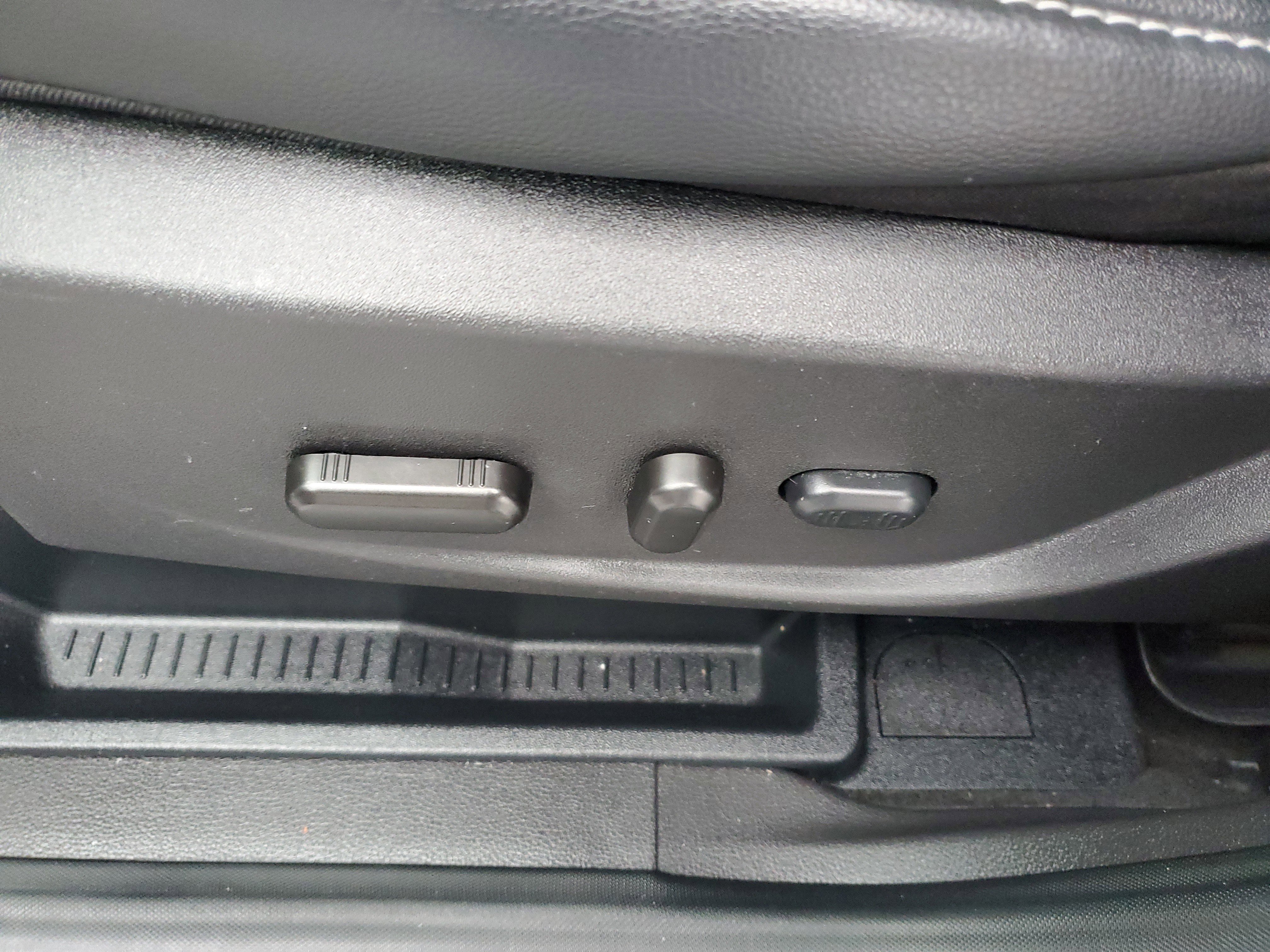 Used 2017 Ford Escape SE w/ SE Leather Comfort Package image 19