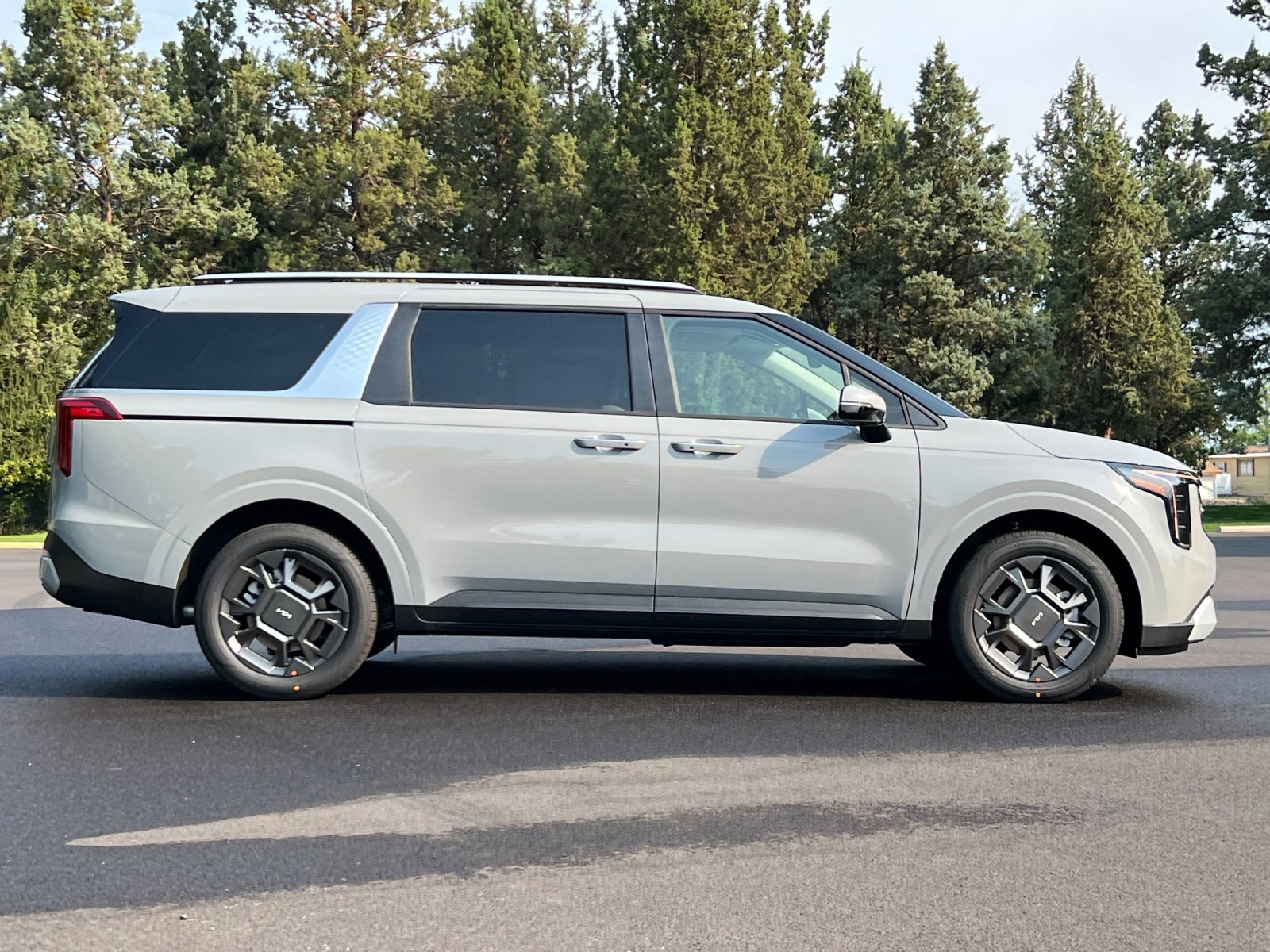 New 2026 Kia Carnival EX image 3