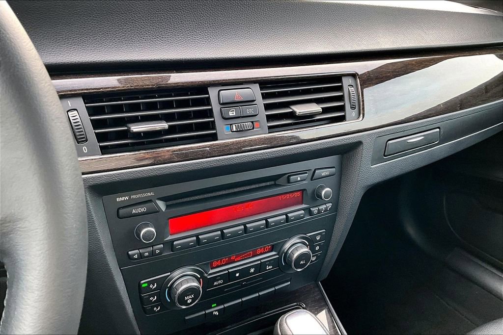 Used 2011 BMW 335i Convertible image 30