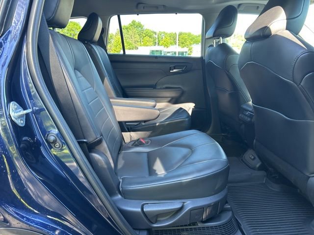Used 2021 Toyota Highlander XLE AWD/4WD image 34