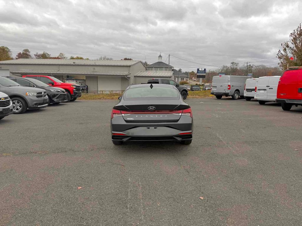 Used 2021 Hyundai Elantra SE image 6