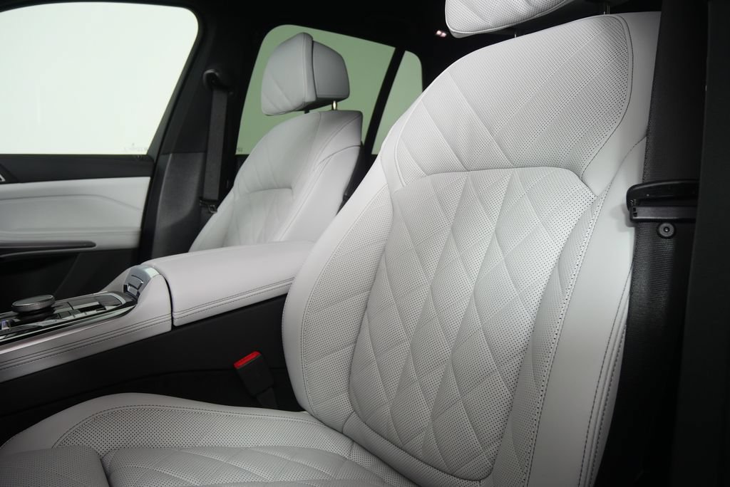 Used 2026 BMW X5 sDrive40i w/ M Sport Package RWD image 11