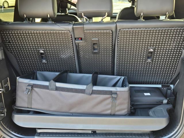 Used 2025 Land Rover Defender 90 X-Dynamic SE image 8