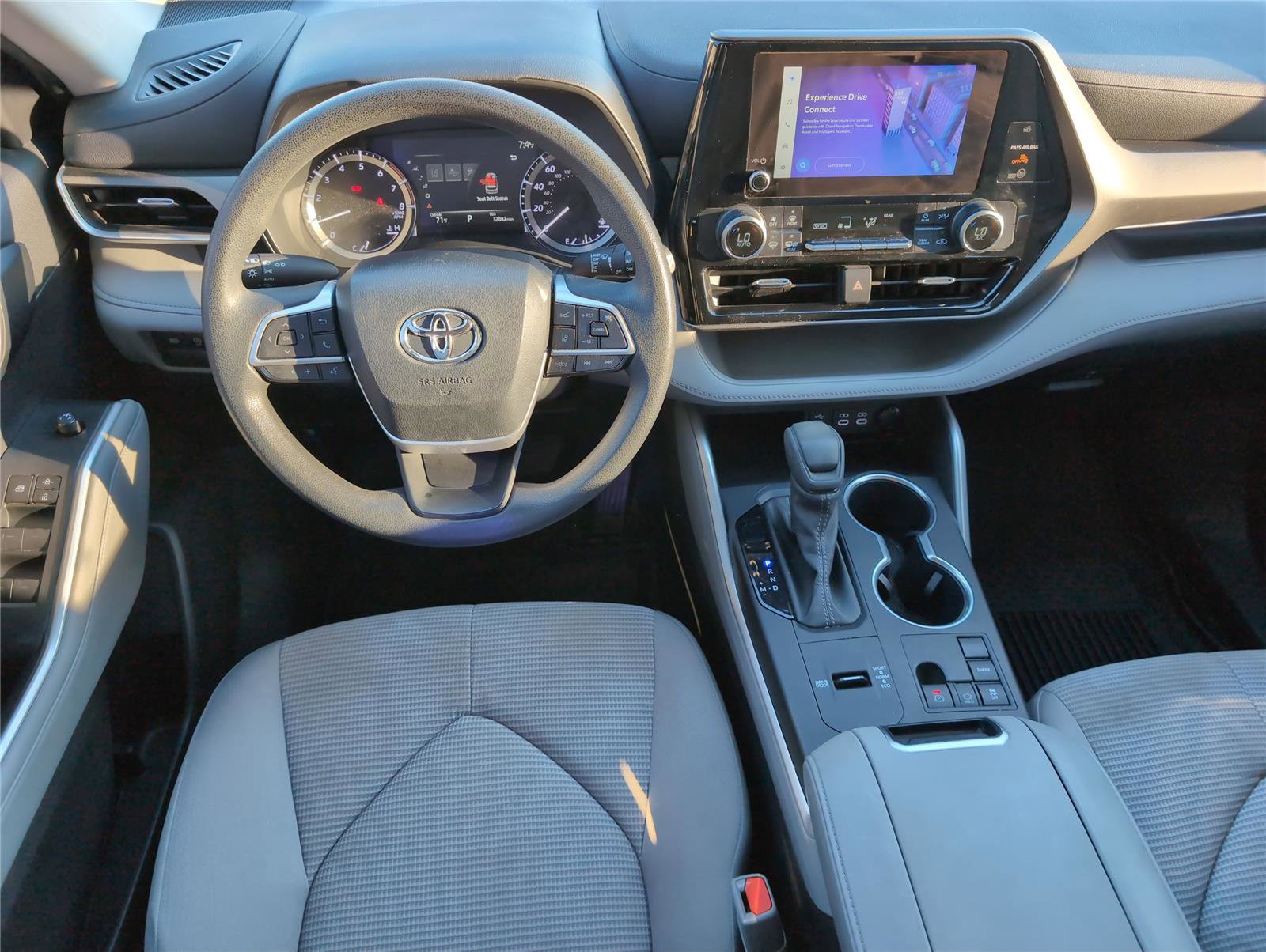 Used 2023 Toyota Highlander L image 25