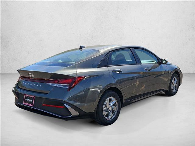 New 2026 Hyundai Elantra SE FWD video 2